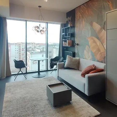 Hanza Tower Apartment *